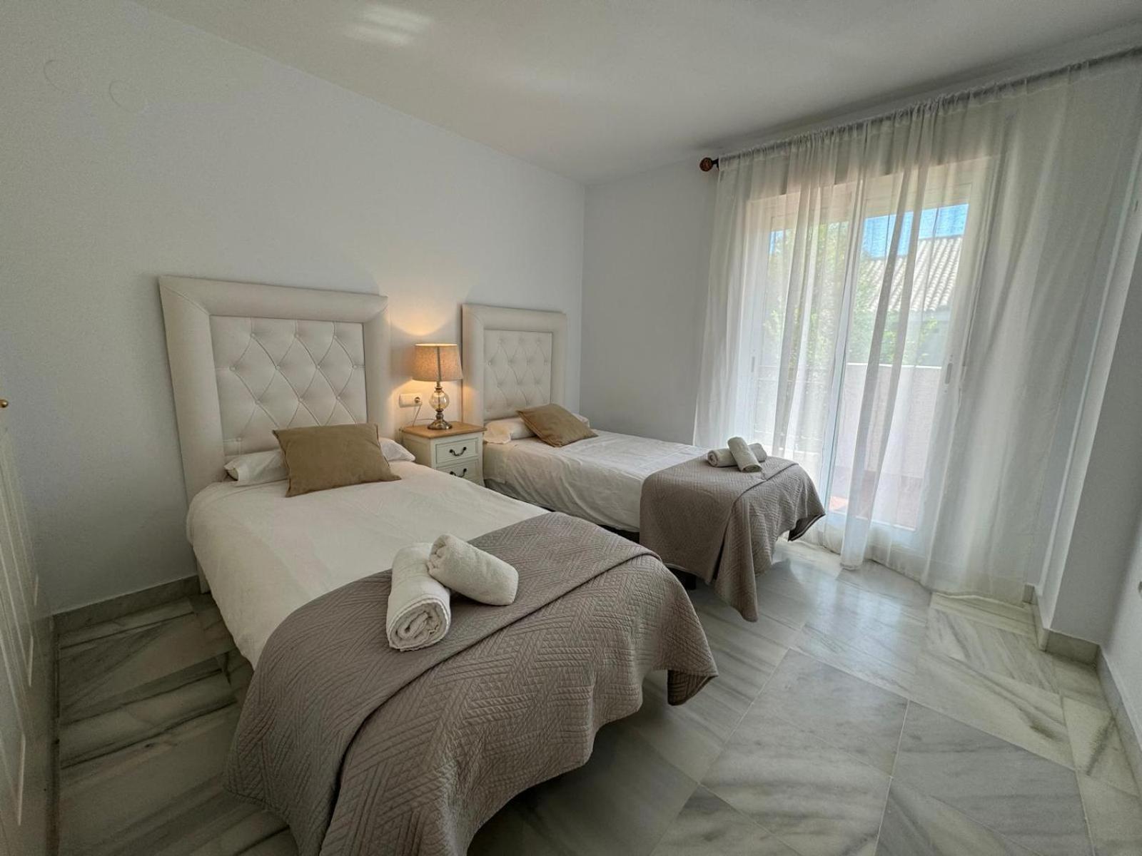 Apartamentos Naranjos Del Sol มาร์เบยา ภายนอก รูปภาพ